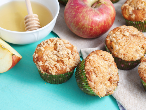 Whole Wheat Apple Muffins with Streusel Topping